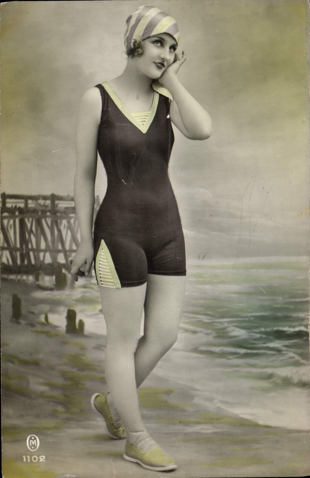 CPA Femme Maillot de Bains 