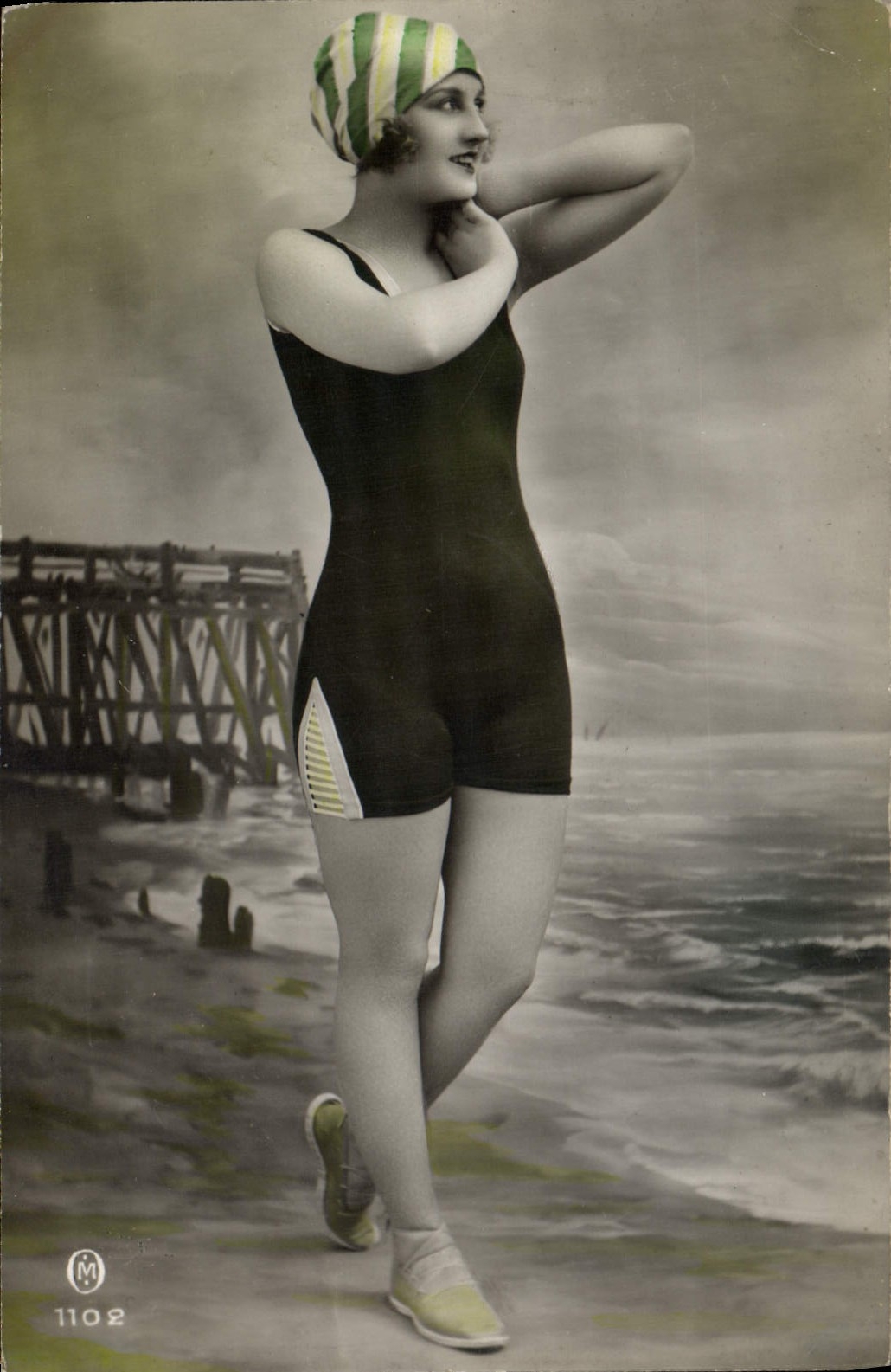 CPA Femme Maillot de Bains 