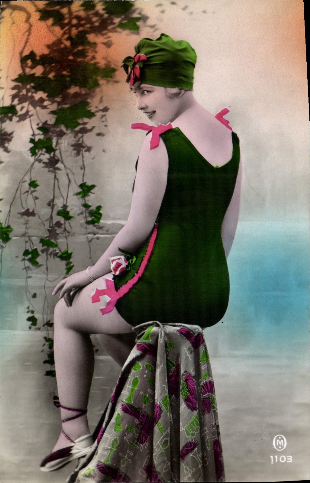 CPA Femme Maillot de Bains 