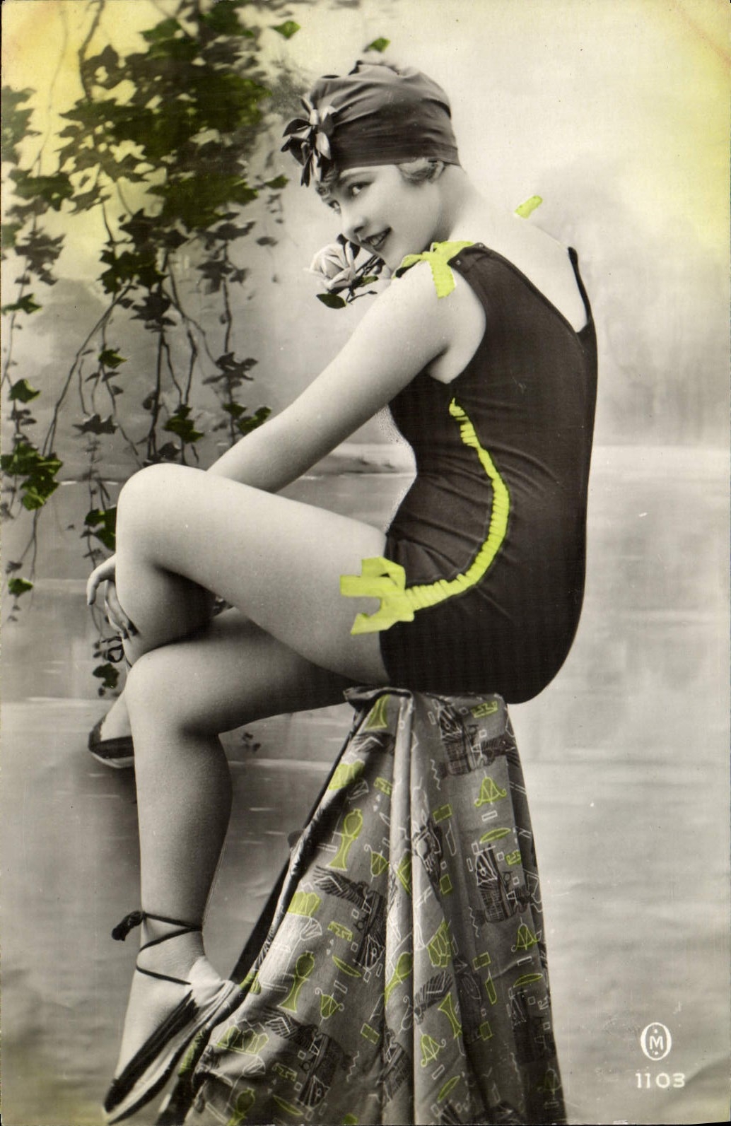 CPA Femme Maillot de Bains 