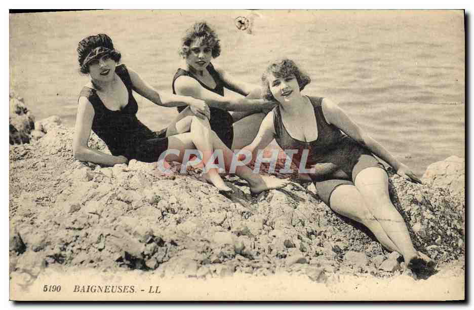 CPA Femme Maillot de Bains Baigneuses