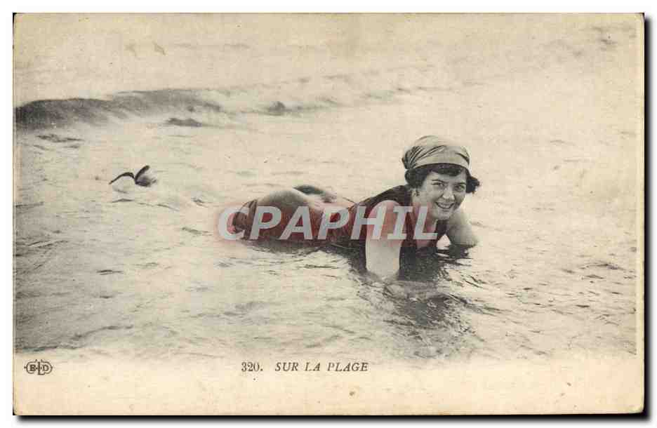 Femme en maillot de bain sur la plage — Éditeur B.D.P., n° 320