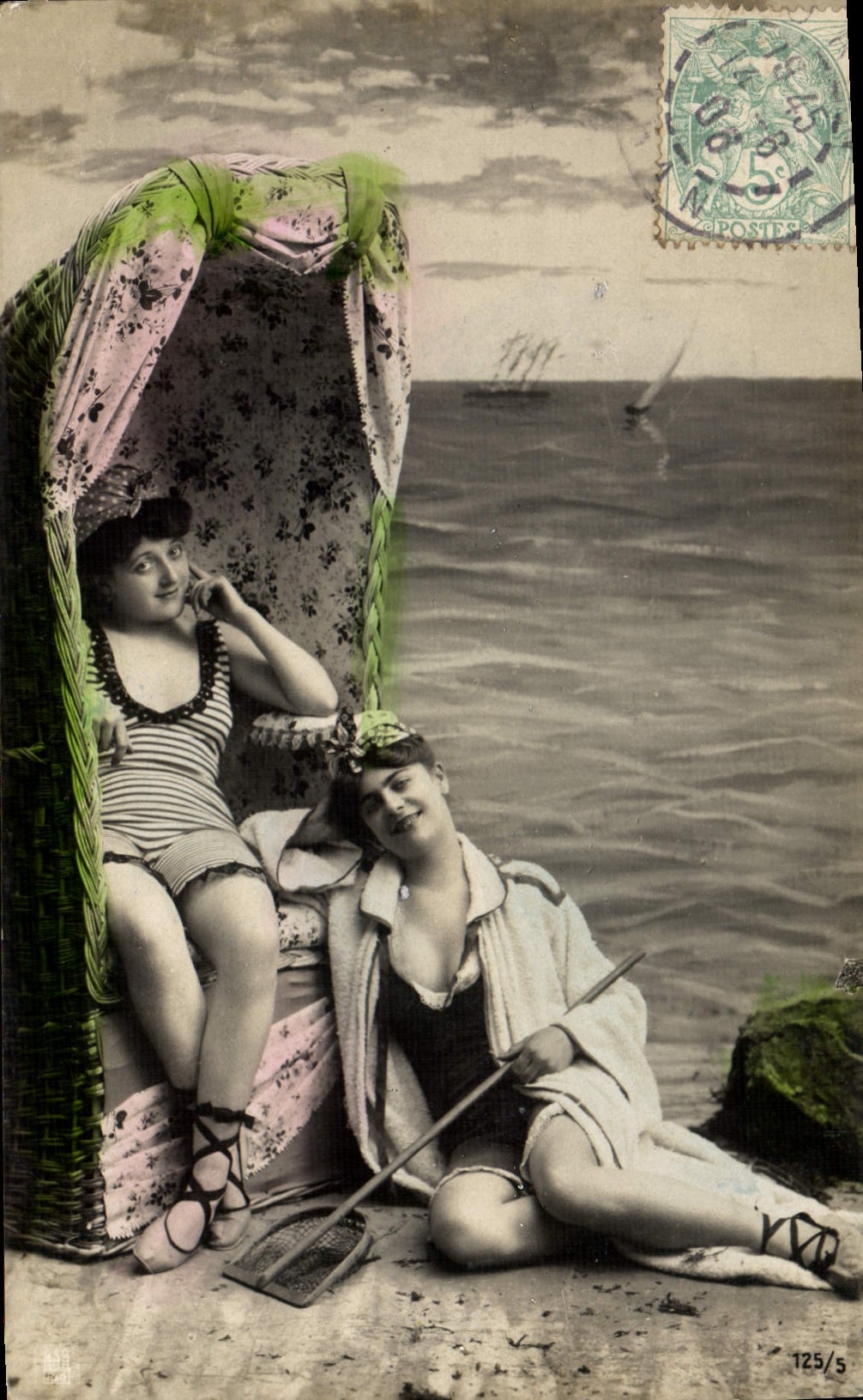 Deux femmes en maillots de bain — plage — éditeur anonyme, n° 125/5