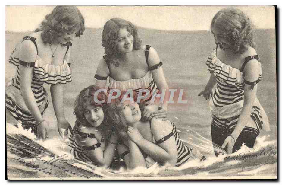 Cinq jeunes femmes en maillots rayés — plage — Union postale universelle, série 80
