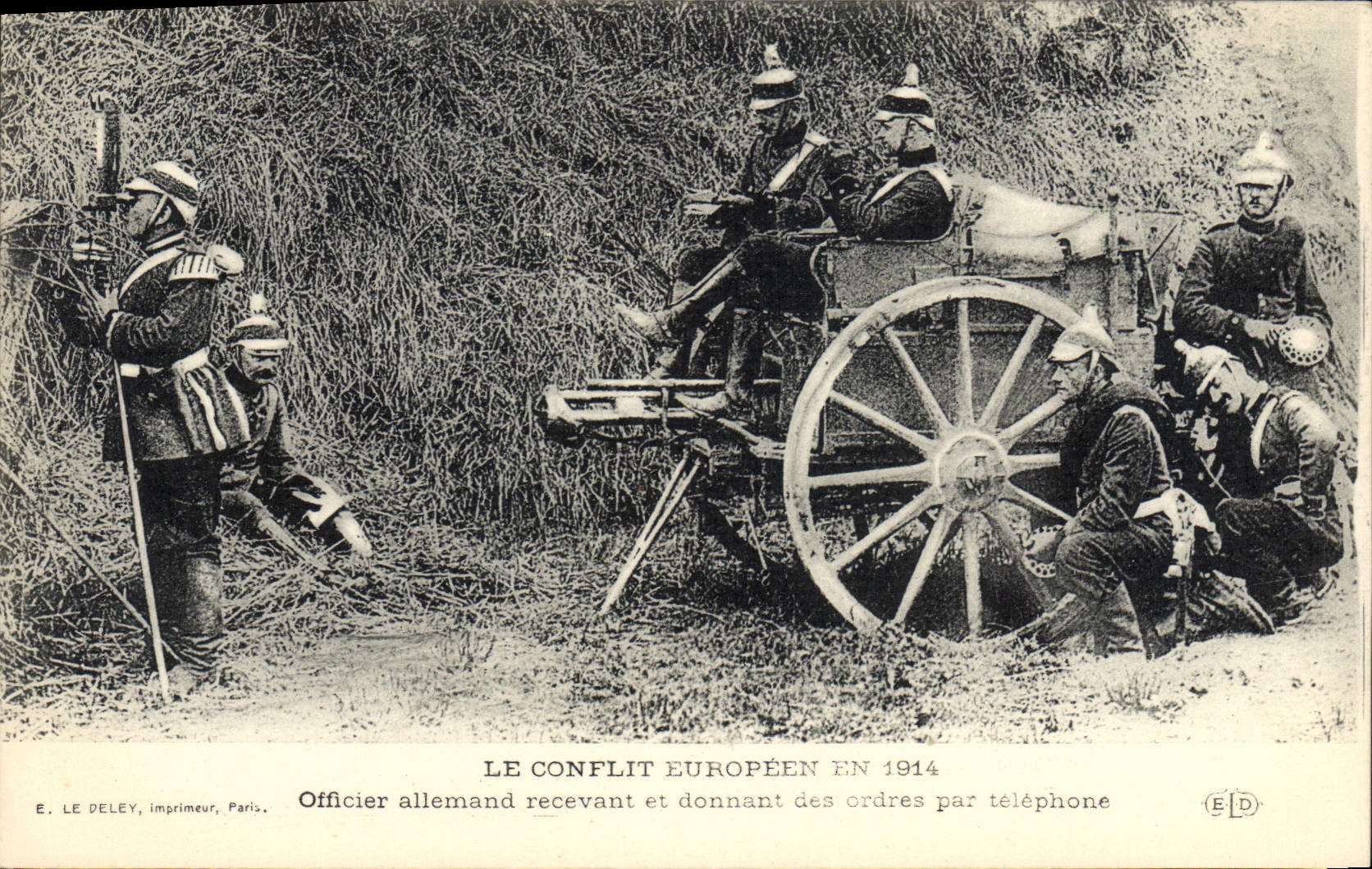 Ufficiale tedesco che riceve e dà ordini al telefono — Il conflitto europeo nel 1914 — E. Le Deley, editore, Parigi