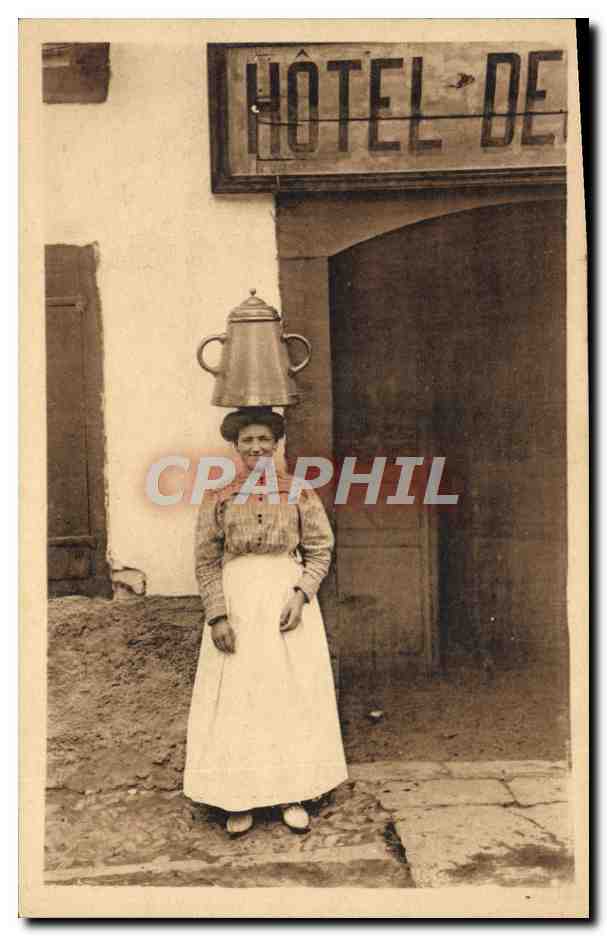 CPA Folklore Types basques Aguadora Porteuse d'eau