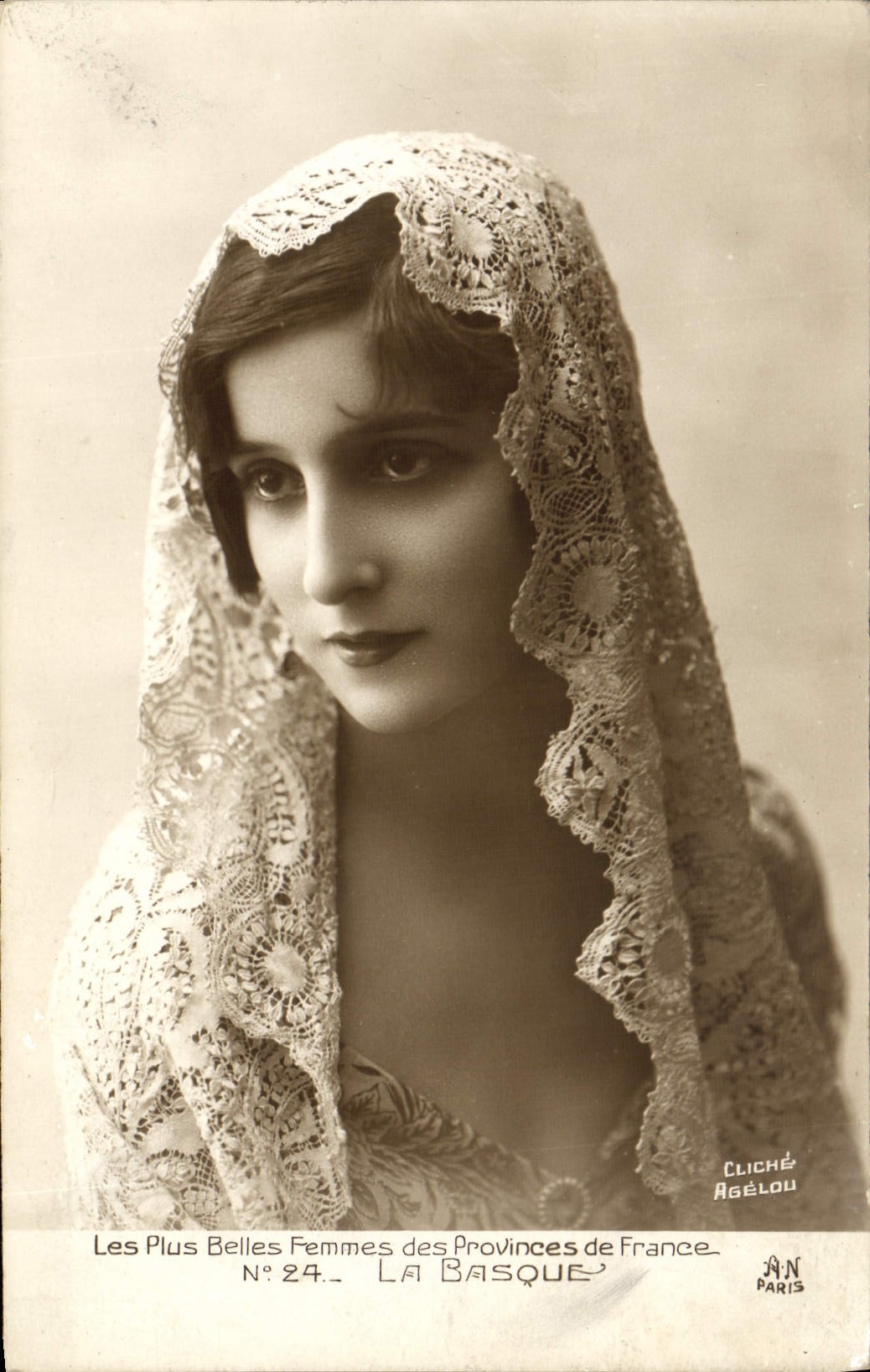 CPA Folklore La basque Femme 