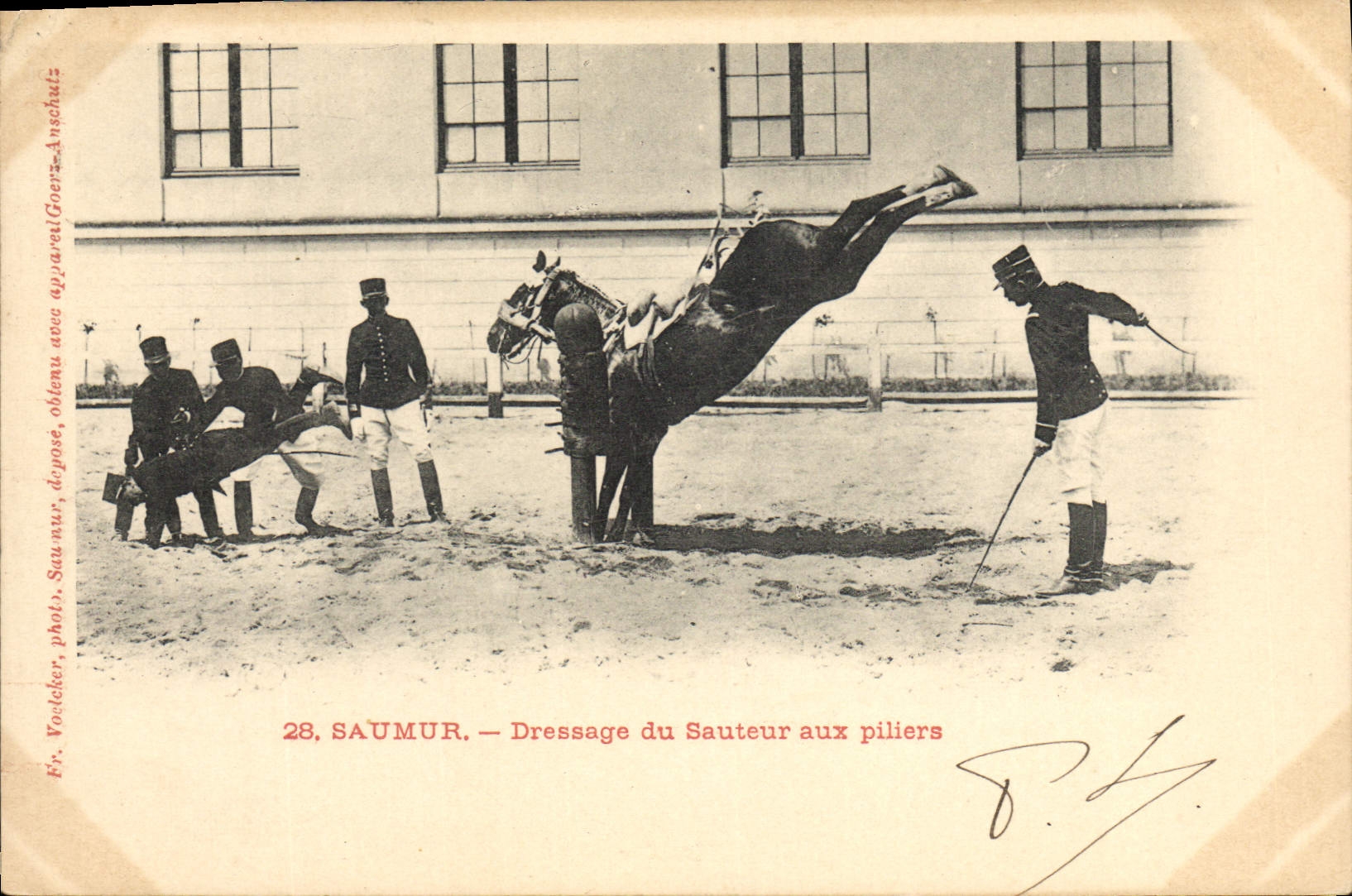 Saumur — Dressage du Sauteurs aux pilliers — Fr. Voetelcher, phot. Saumur