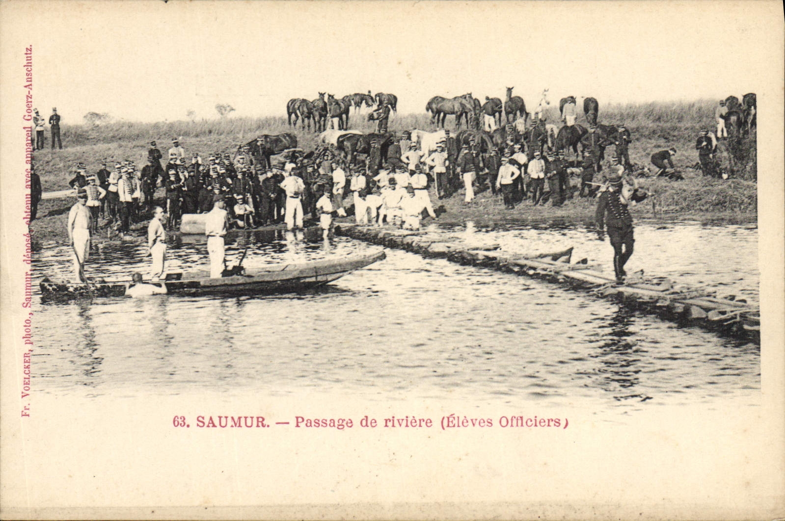 Saumur — Passage de rivière (Élèves Officiers) — Fr. Voelcker, phot. Saumur, éditeur Goerz-Anschütz