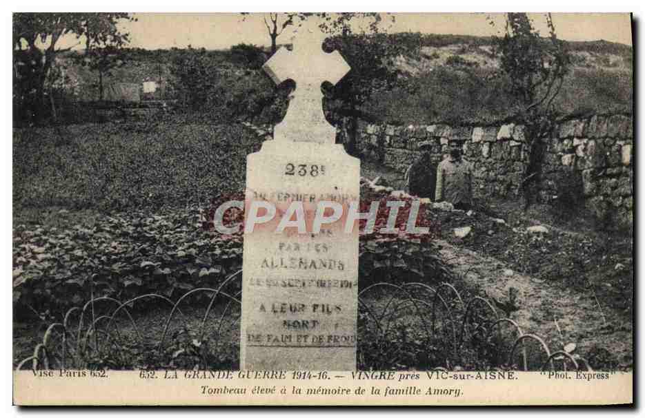 CPA Militaria Vingre pres Vic sur Aisne Tombeau eleve a la memoire de la famille Amory 