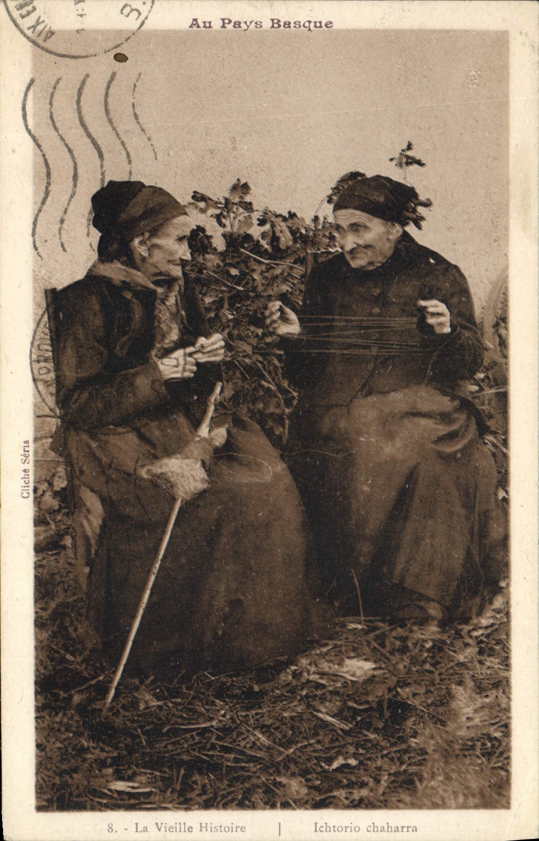 CPA Folklore Au pays basque La vieille histoire Femmes