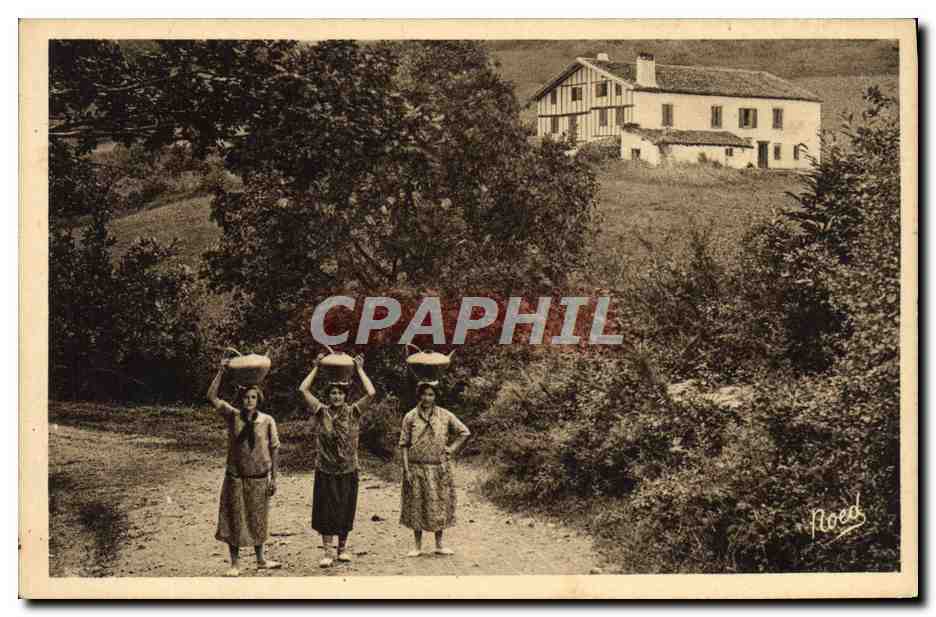 CPA Folklore Pays basque Maison basque 