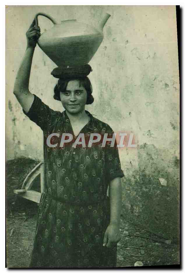 CPA Folklore Femme Type basque Retour de la fontaine