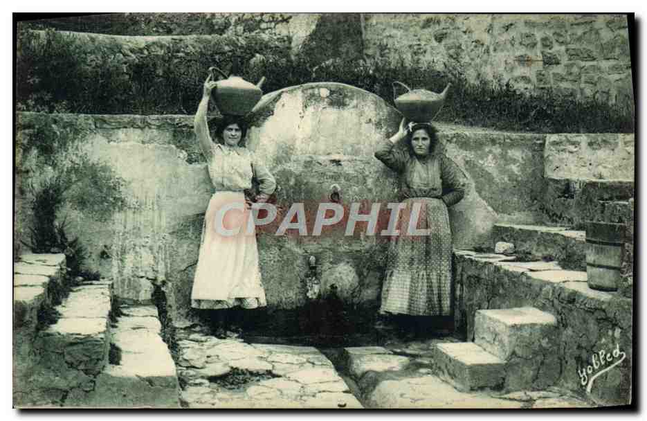 CPA Folklore Femmes Pays basque a la source de Bidart 