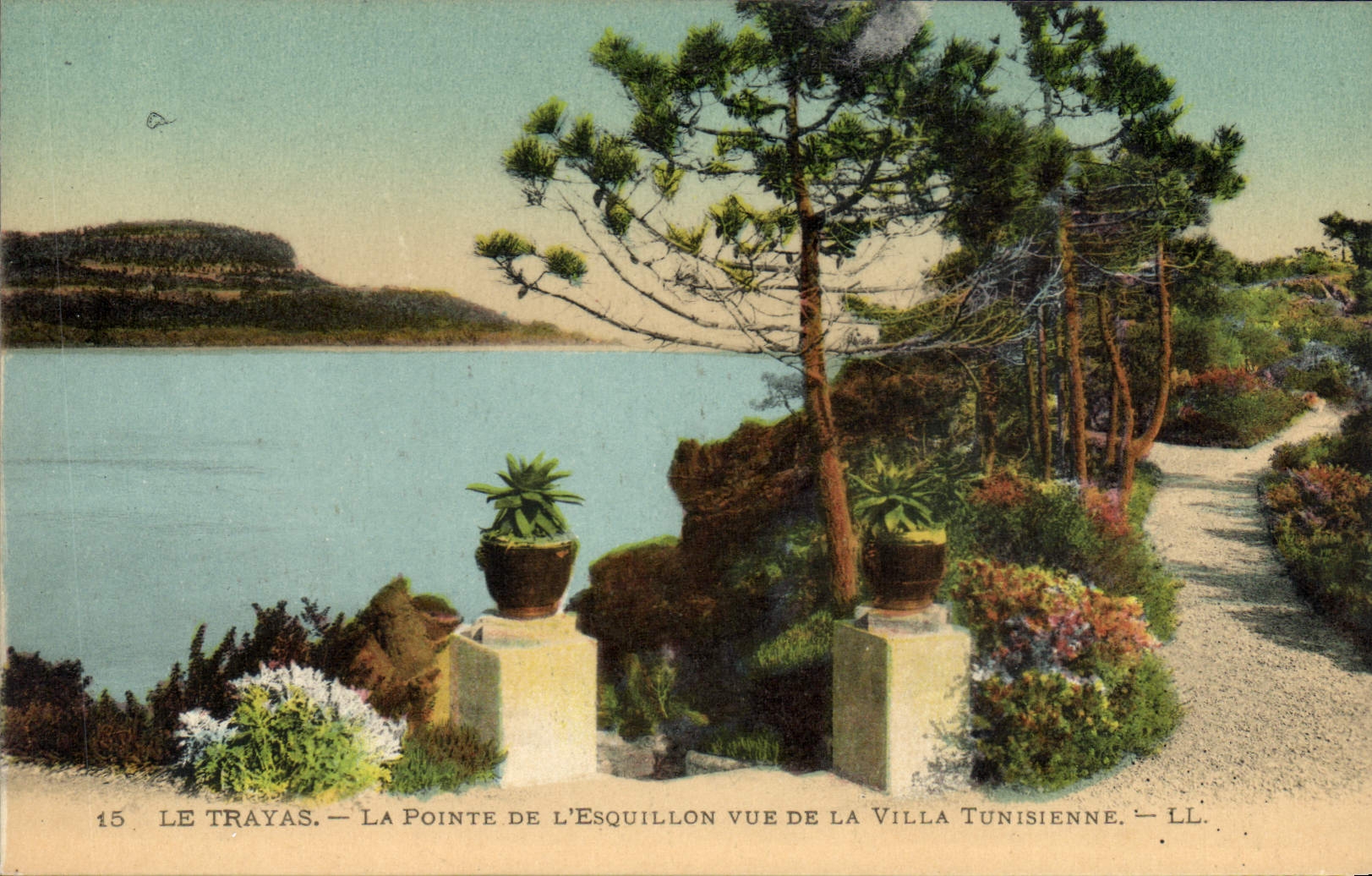 Le Trayas — La Pointe de L'Esquillon vue de la Villa Tunisienne — LL