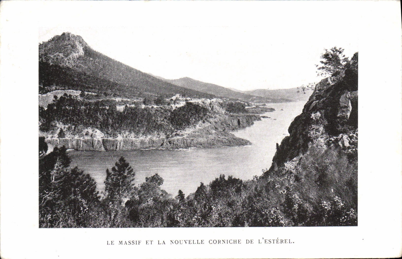Le Massif et la Nouvelle Corniche de l'Estérel — vue panoramique — éditeur non visible - Recto