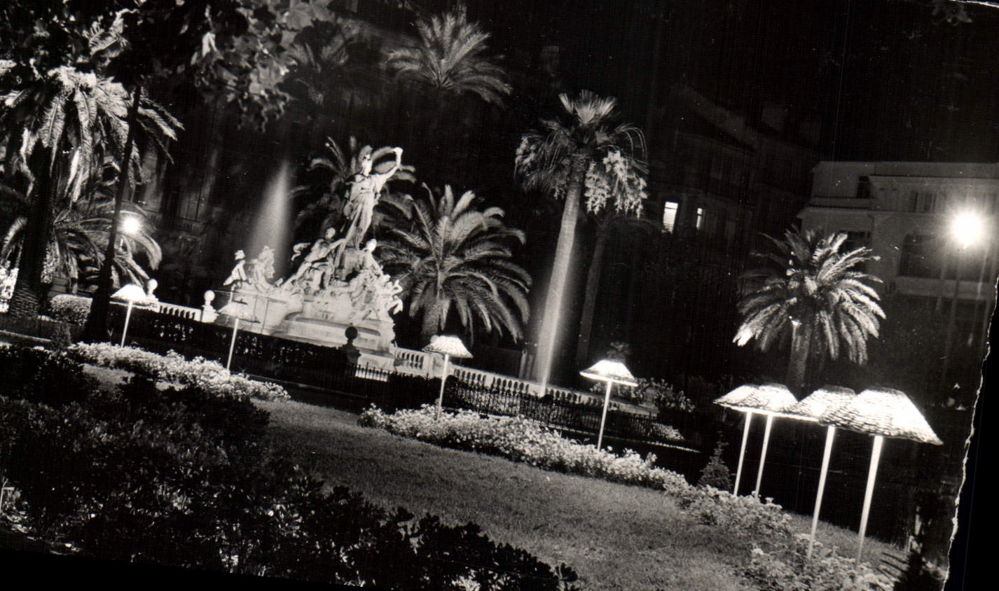 Place de la Liberté — Nuit et les jardins — Editions S.E.P.T. - 2, rue Alexis-Mosca - Nice