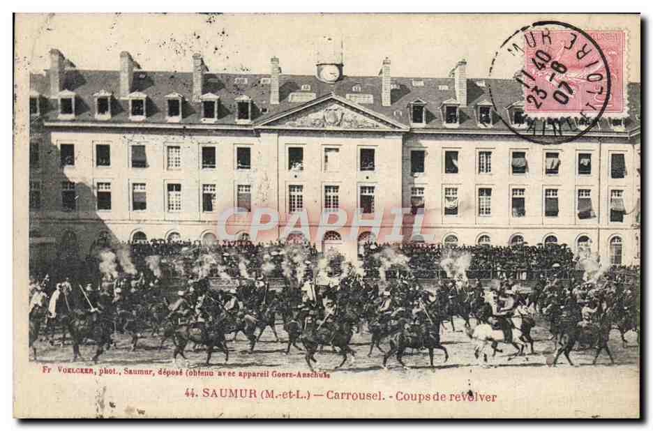 Saumur (M.-et-L.) — Carrousel. Coups de revolver — Fr. Voklcker, phot. Saumur, déposé (obtenu avec appareil Goers-Anschutz)
