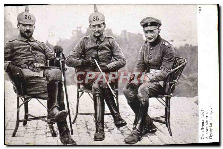 CPA Militaria Un affreux trio