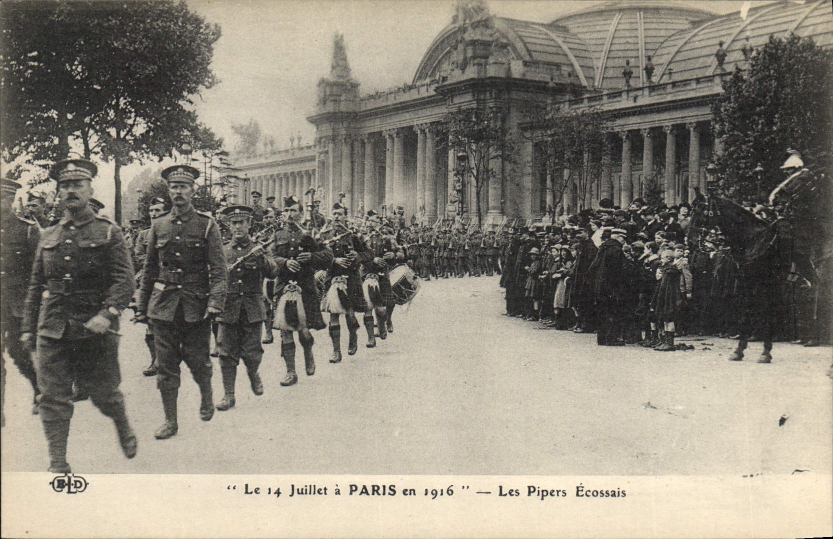 Los Pipers Escoceses — El 14 de julio en PARIS en 1916 — G. La Doly, editor, París