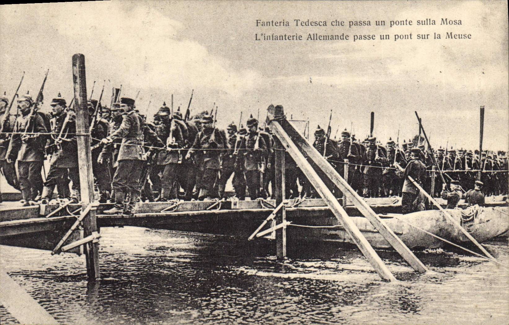 L'infanteria tedesca attraversa un ponte sulla Mosa — testo bilingue italiano/francese — editore Interdella, n° 3369