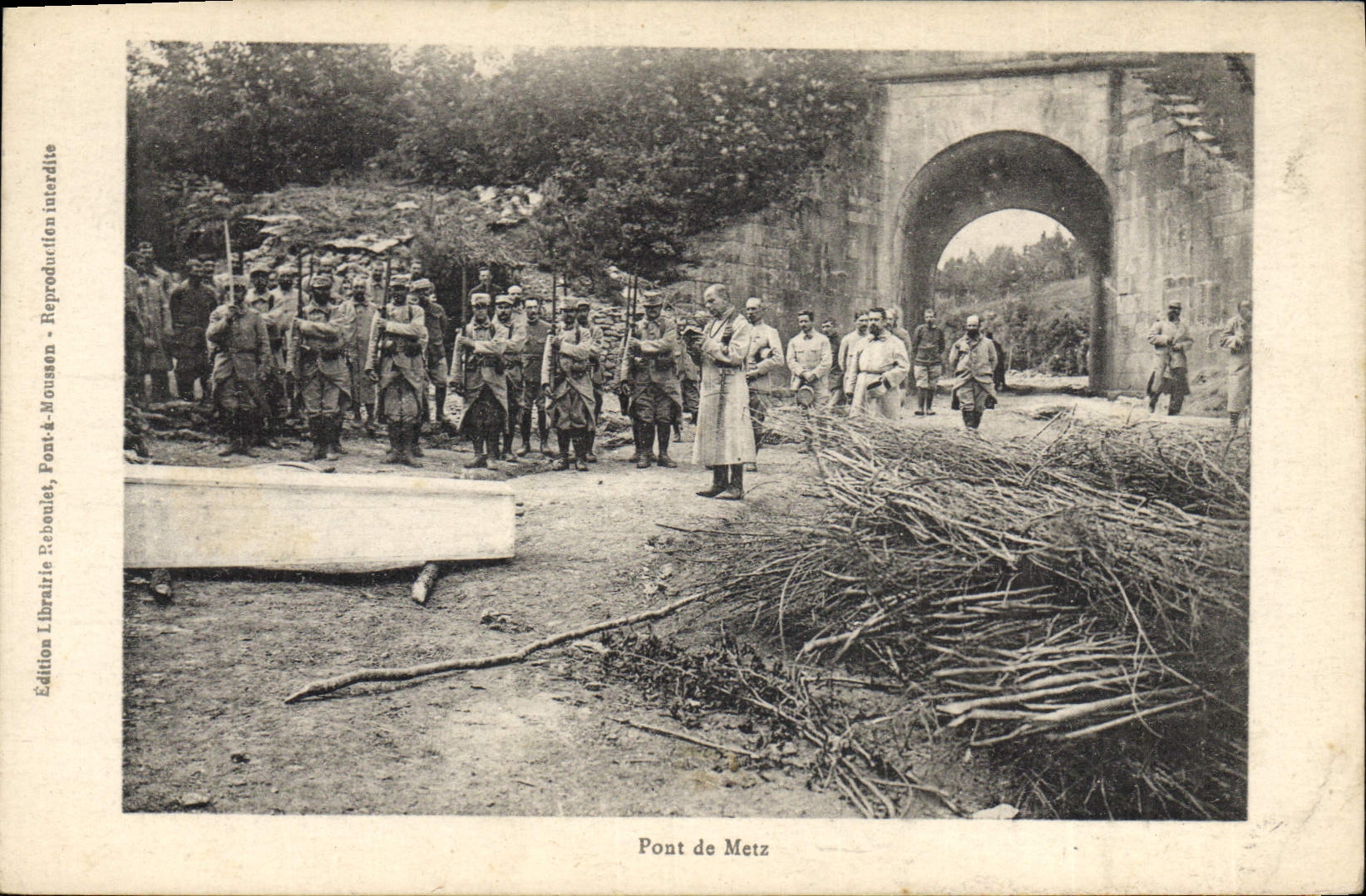 CPA Militaria Pont de Metz 
