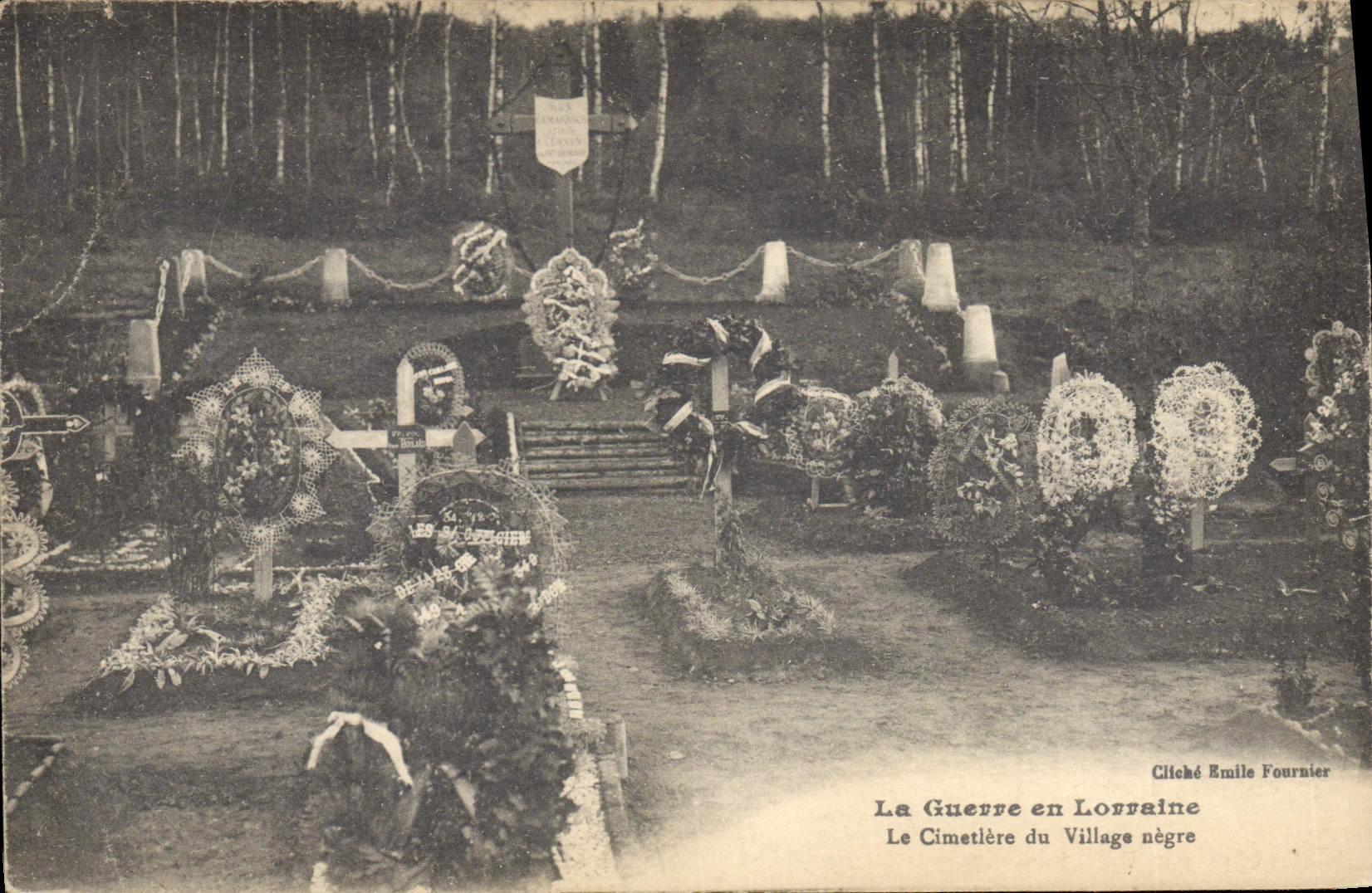 CPA Militaria La guerre en Lorraine Le cimetiere du village negre 