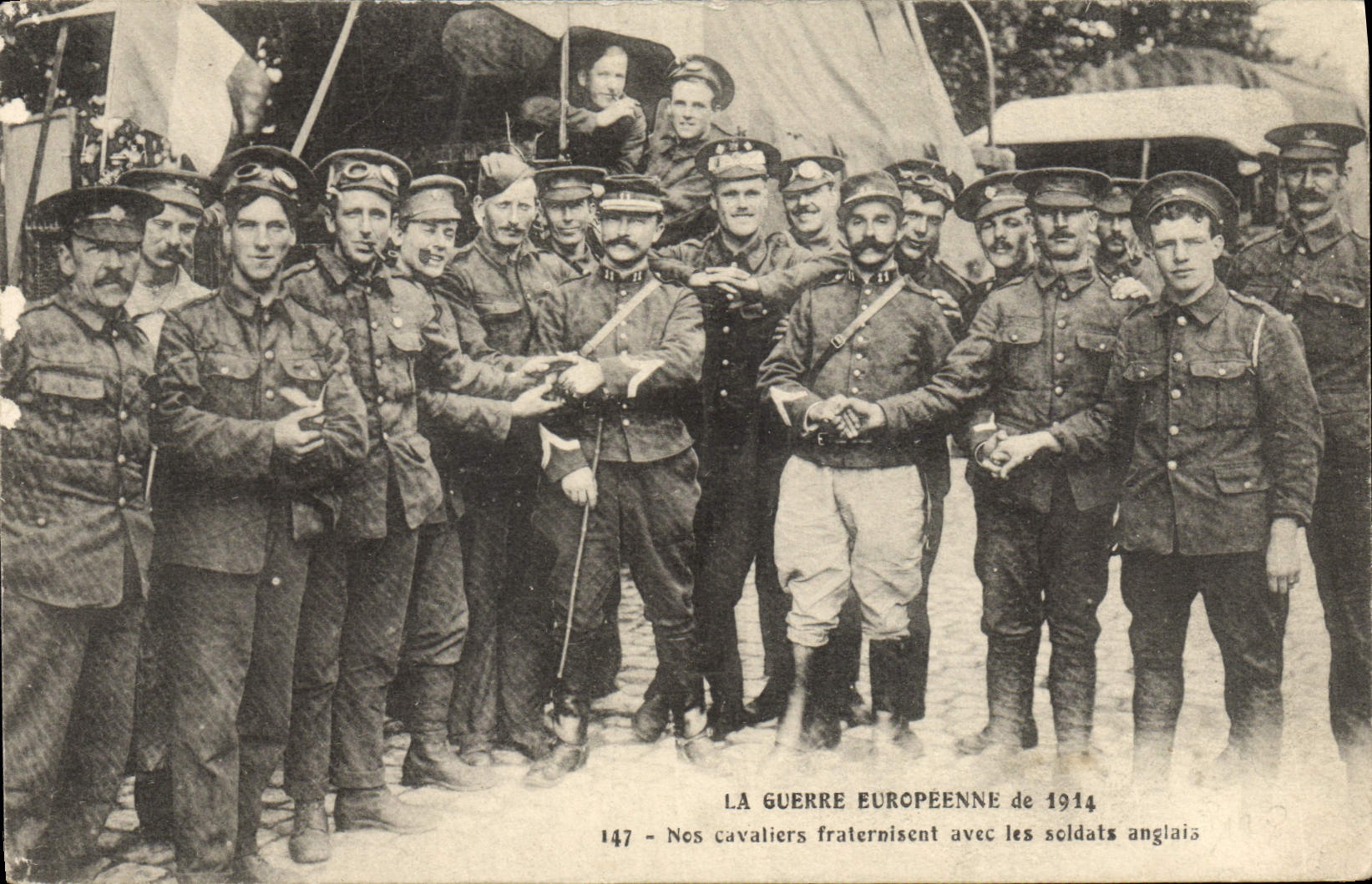 Fraternización entre caballeros franceses y soldados ingleses — La Guerra Europea de 1914 — n°147 — Artraud Novais, Nantes