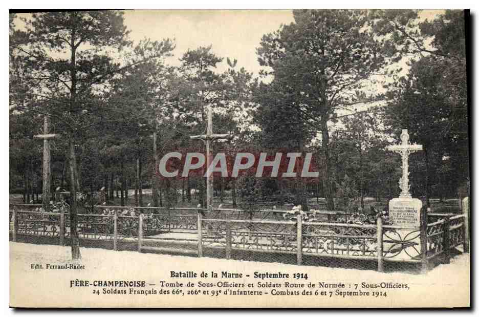 CPA Militaria Bataille de la Marne Fere Champenoise Tombe de sous officiers et soldats Route de Normee