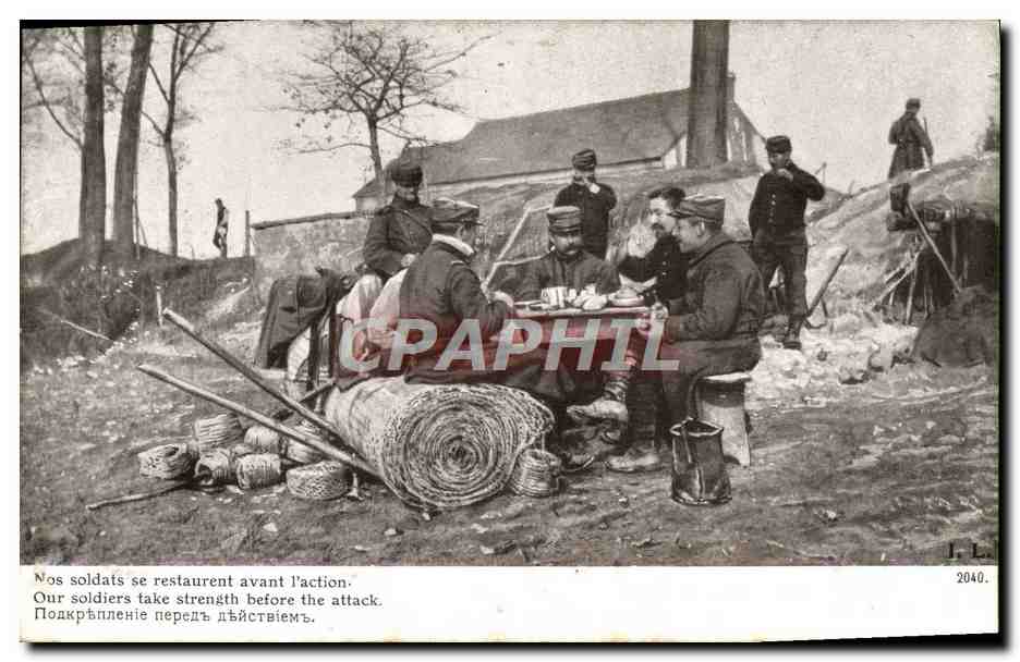 CPA Militaria Nos soldats se restaurent avant l'action