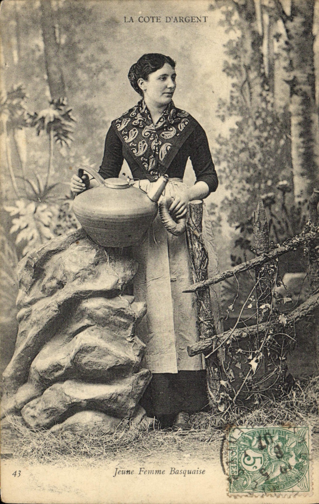 CPA Folklore Cote d'Argent Jeune femme basquaise 
