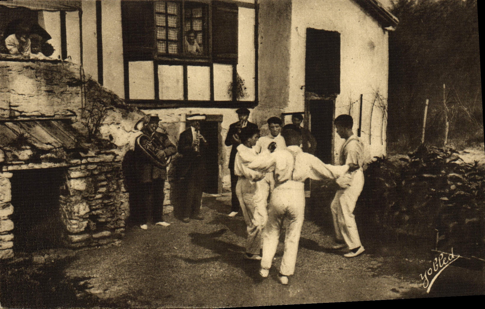 CPA Folklore Guethary Pays basque Danseurs basques Danse du Fandango 
