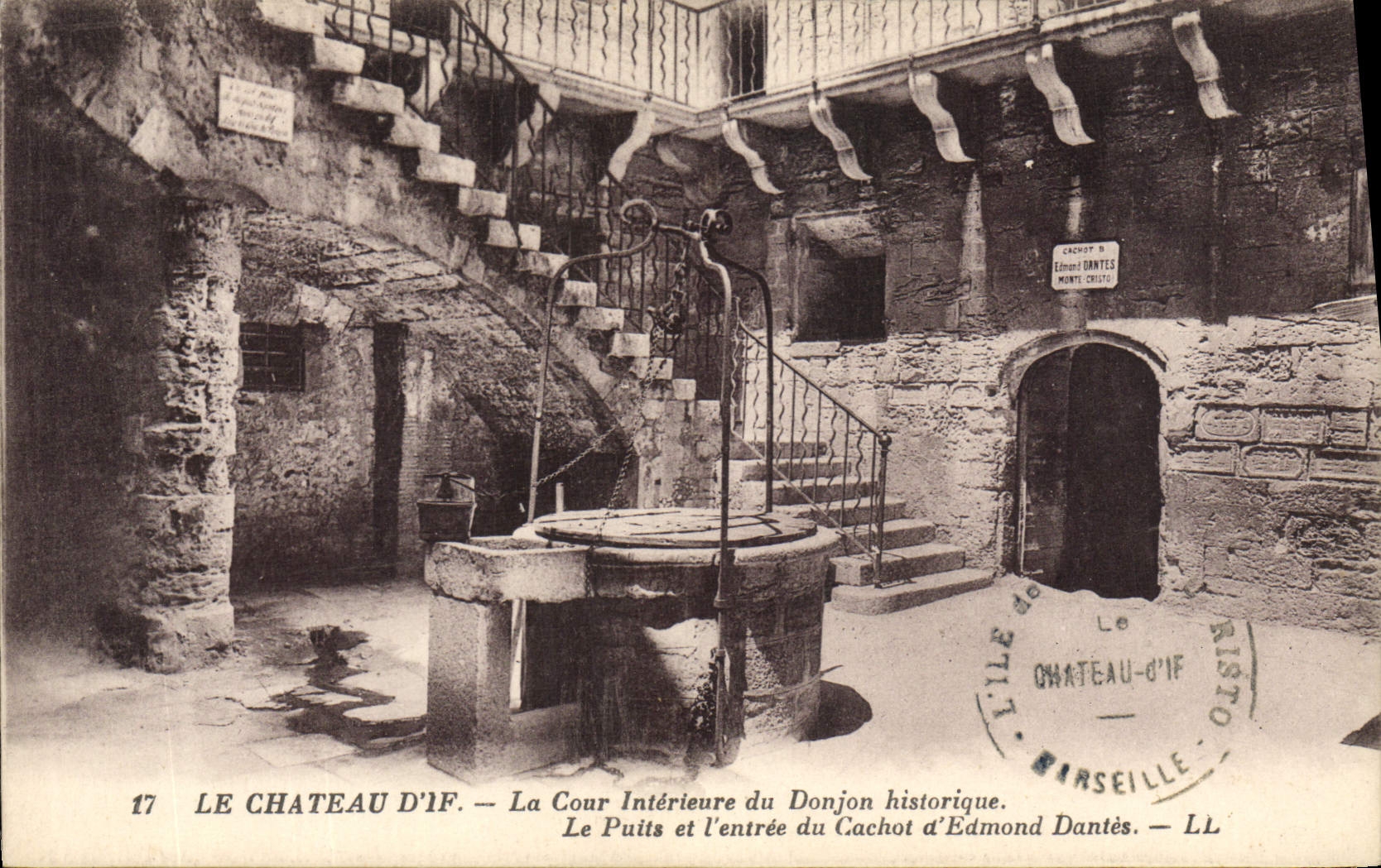CPA Marseille La Cour Interieure du Donjon Historique Le puits et l'entree du cachot d'Edmond Dantes