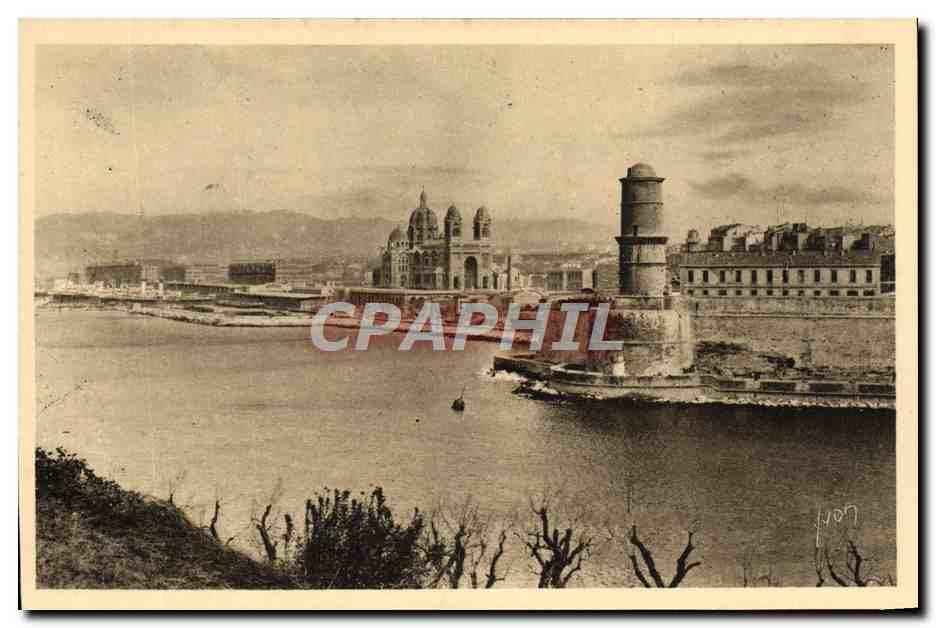 CPA Marseille Le Fort St Jean et la Cathedrale
