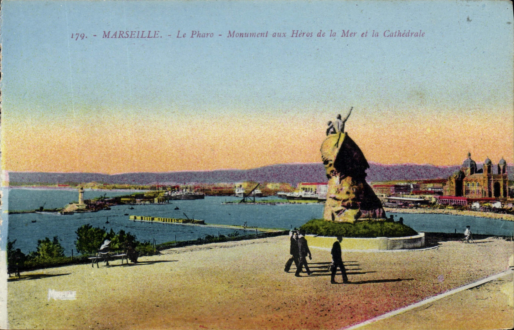CPA Marseille Le Phare Monument aux Heros de la mer et la cathedrale 