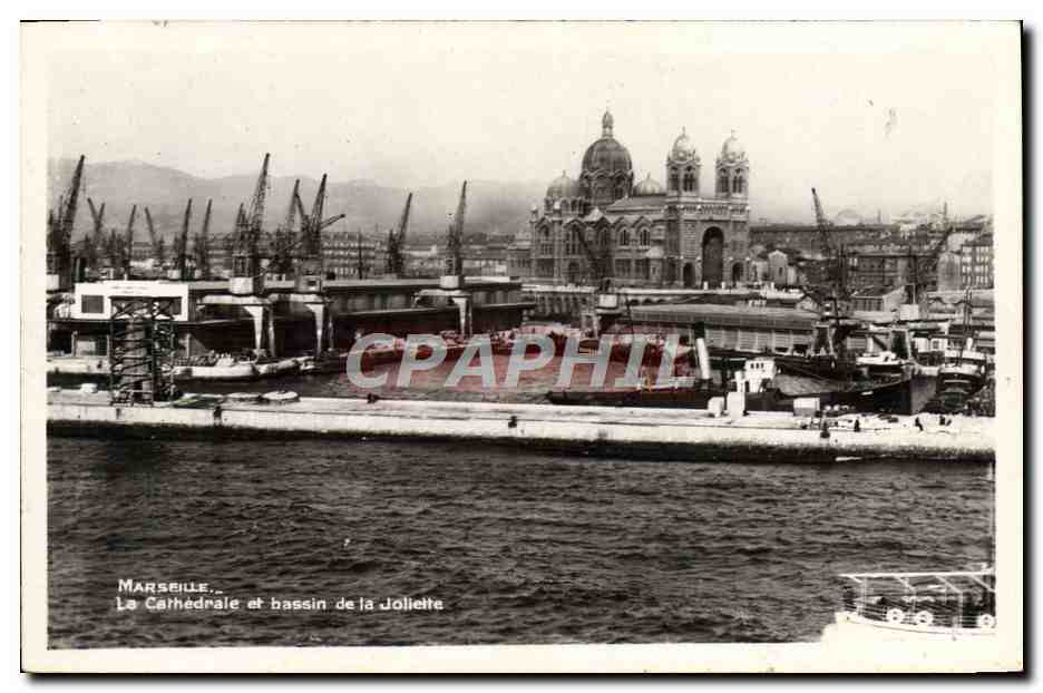 CPA Marseille La Cathedrale Et le bassin de la Joliette