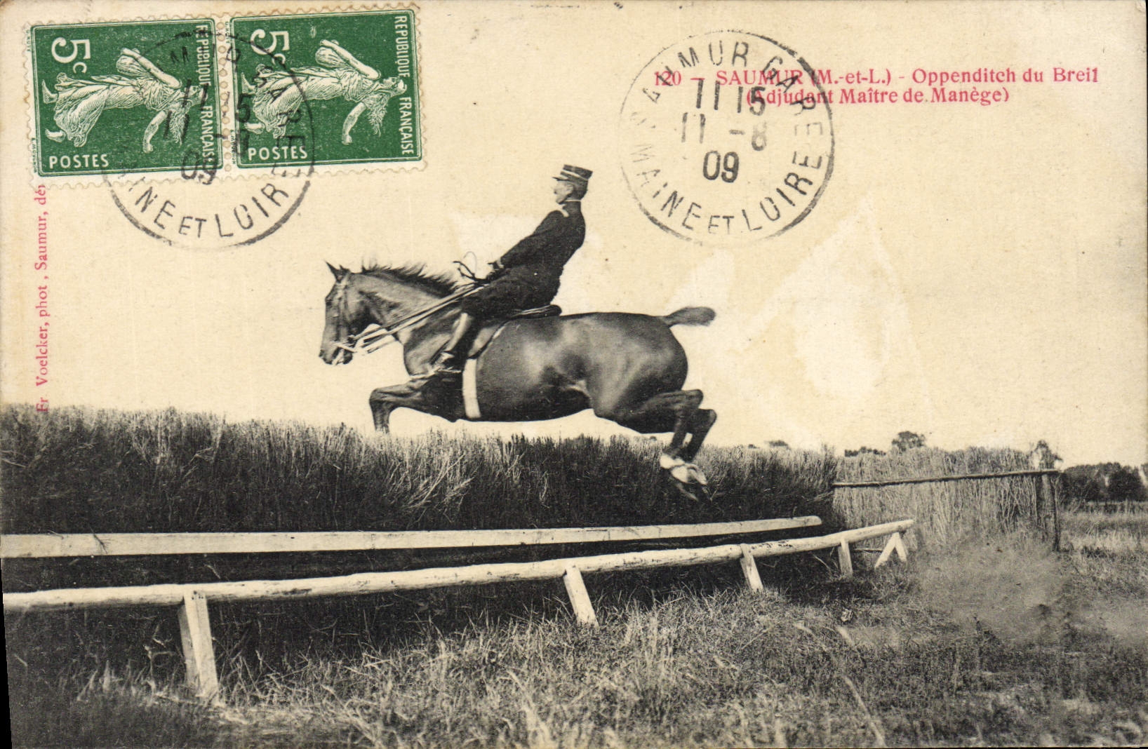 Saut d'obstacles — Saumur (M.-et-L.) — Er Voelcker, phot. Saumur, dés. 120