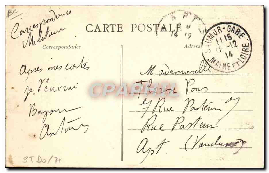 Saumur - École d'Application de Cavalerie - Sautateurs en liberté (Courbette) — Reverso