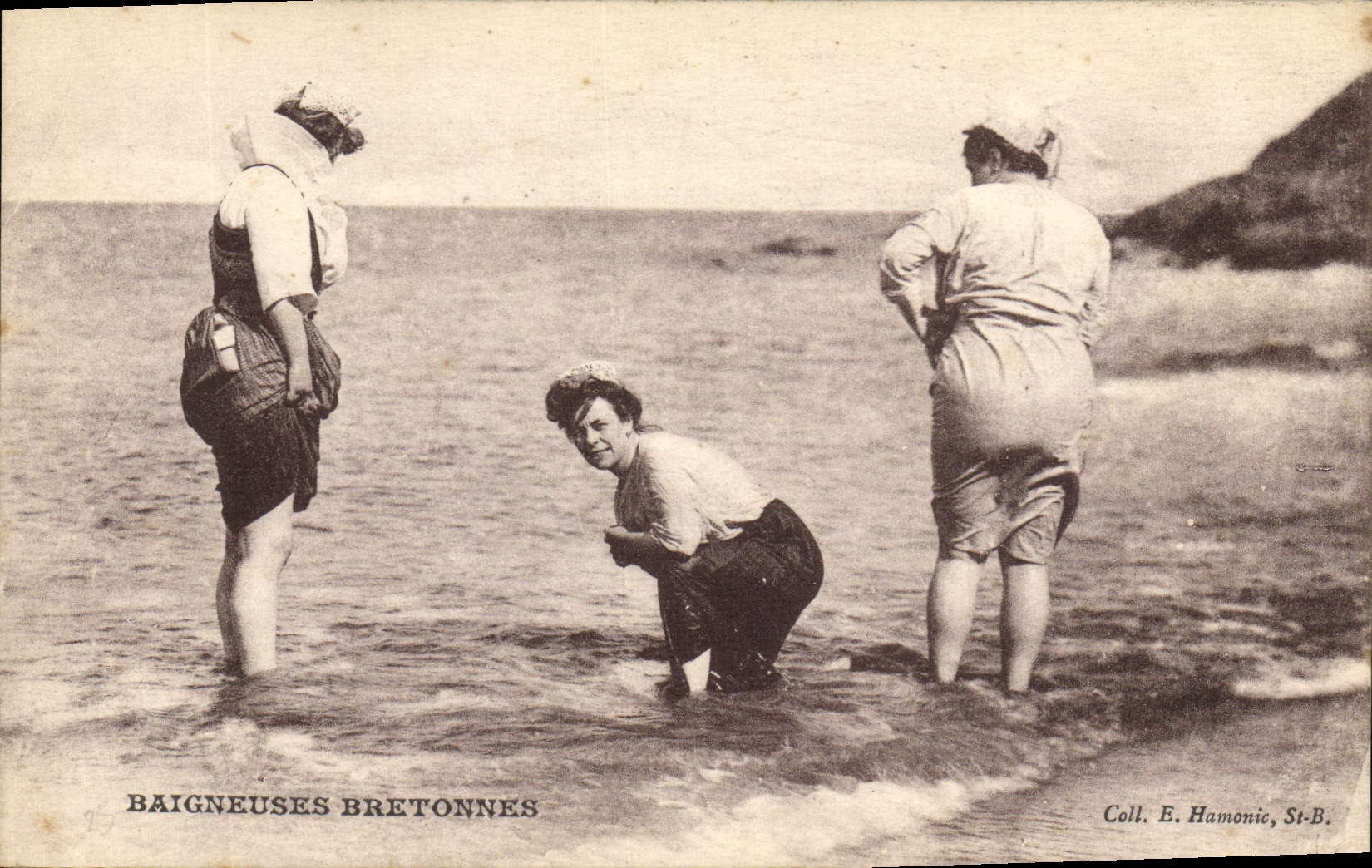 Baigneuses bretonnes — Coll. E. Hamonie, St-B.