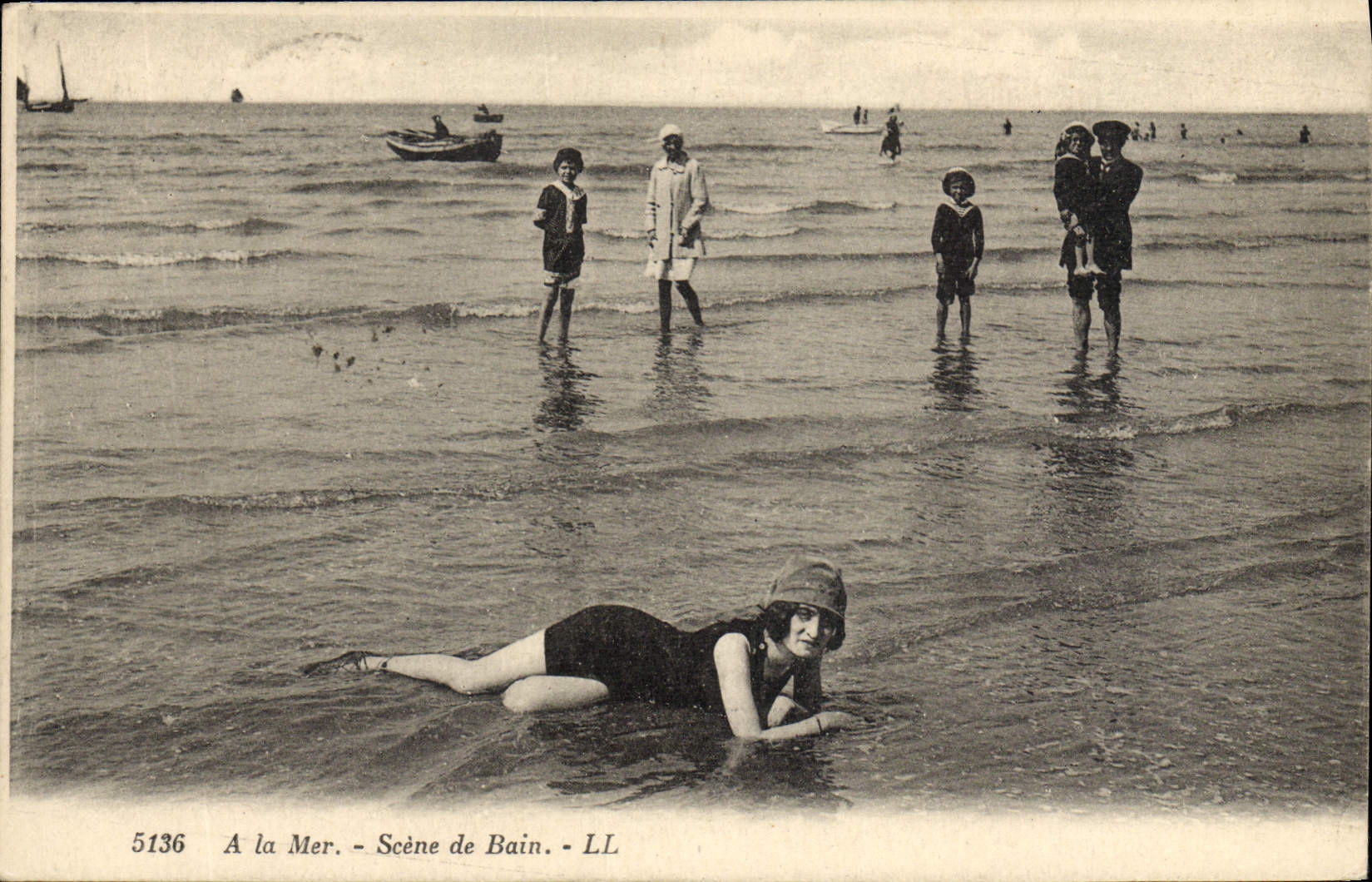 CPA Femme Maillot de Bains Scene de bain 