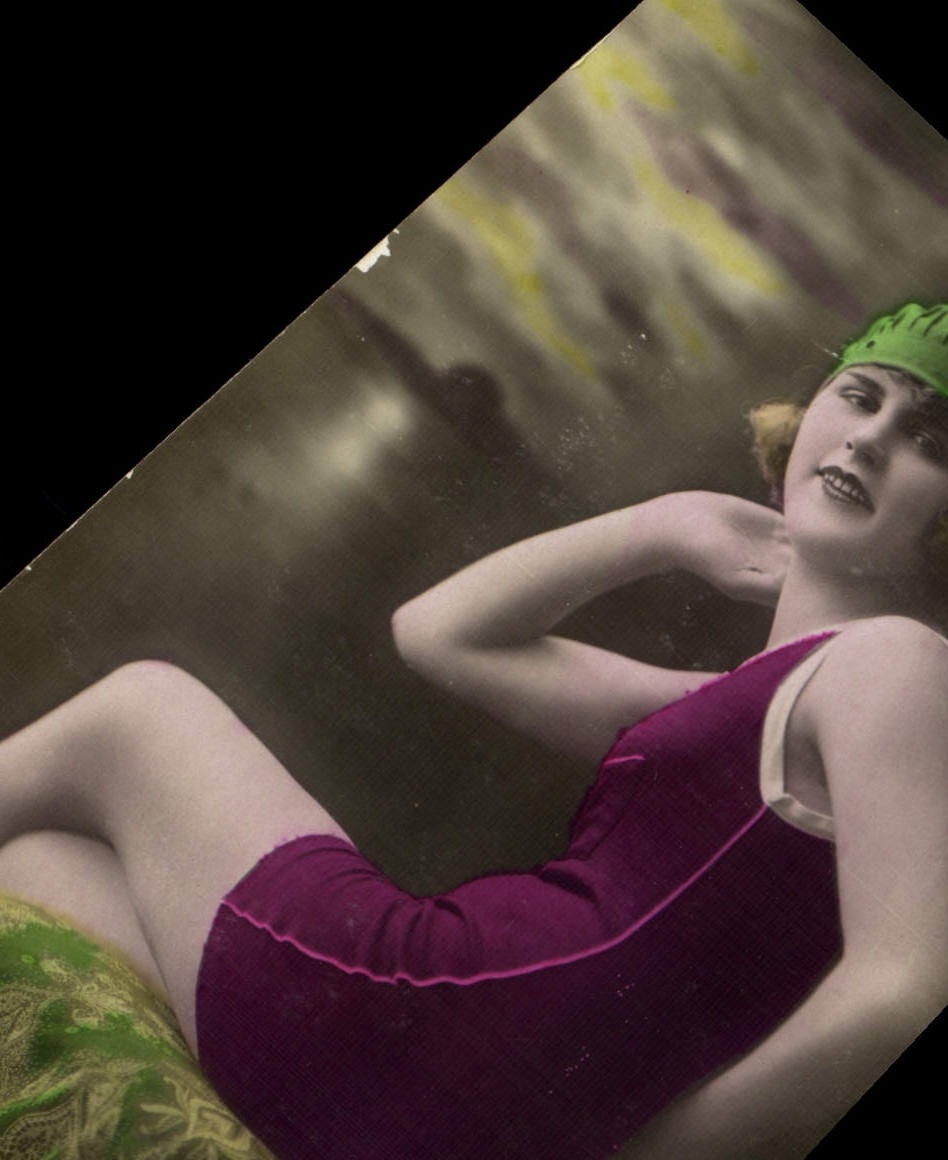 CPA Femme Maillot de Bains 