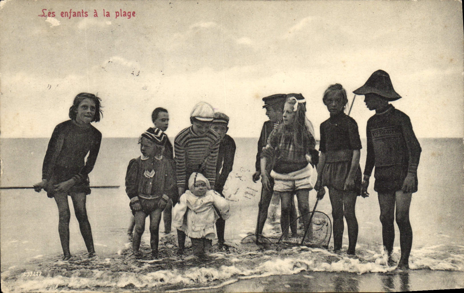 CPA Les enfants a la plage Maillot de Bains 