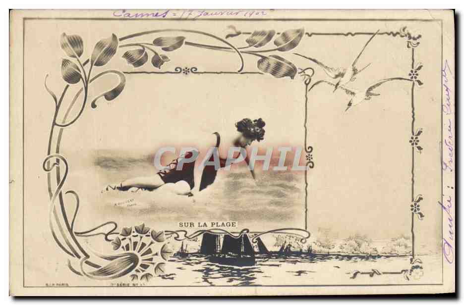 CPA Femme Maillot de Bains Sur la plage 
