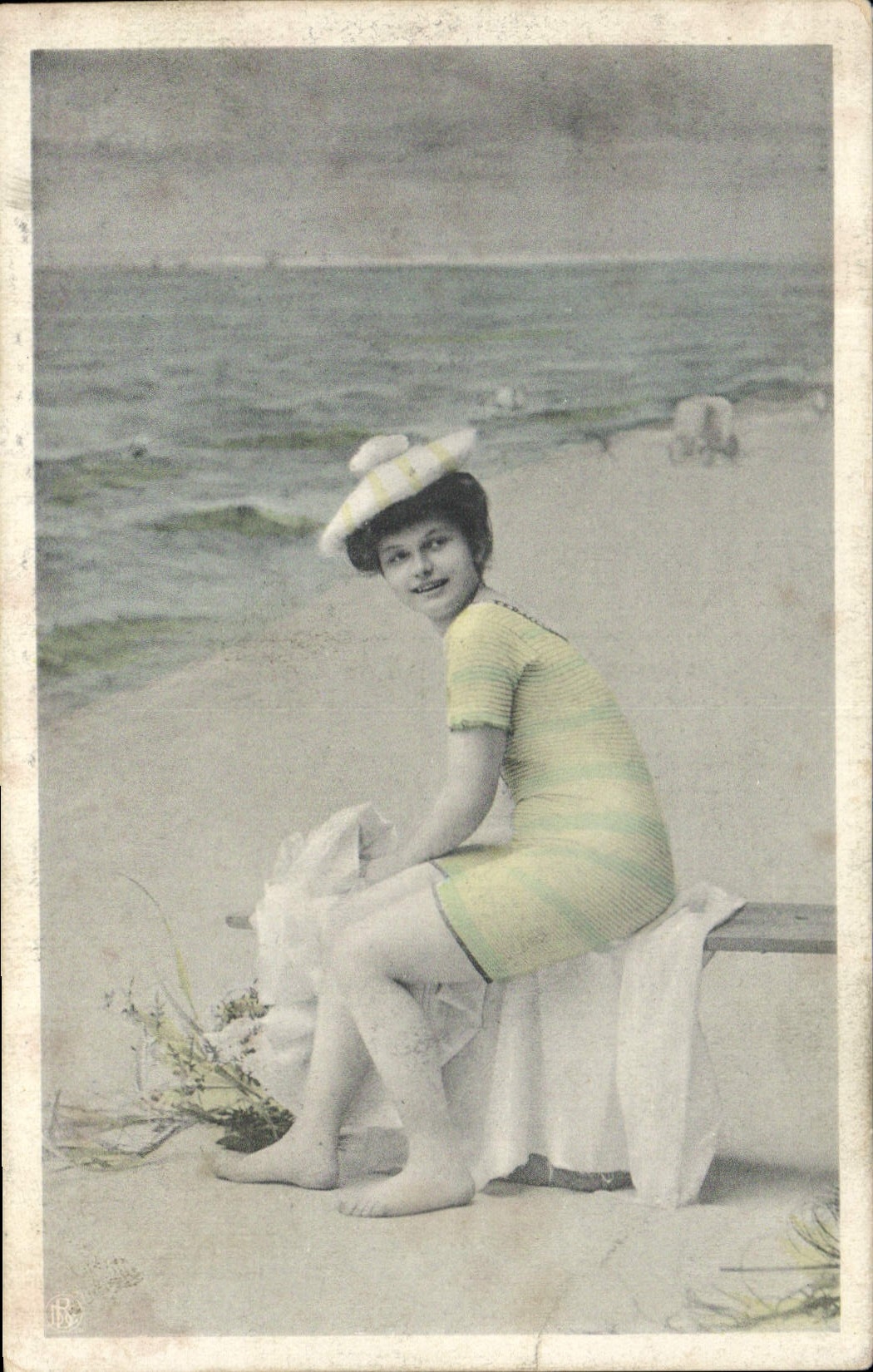 CPA Femme Maillot de Bains 