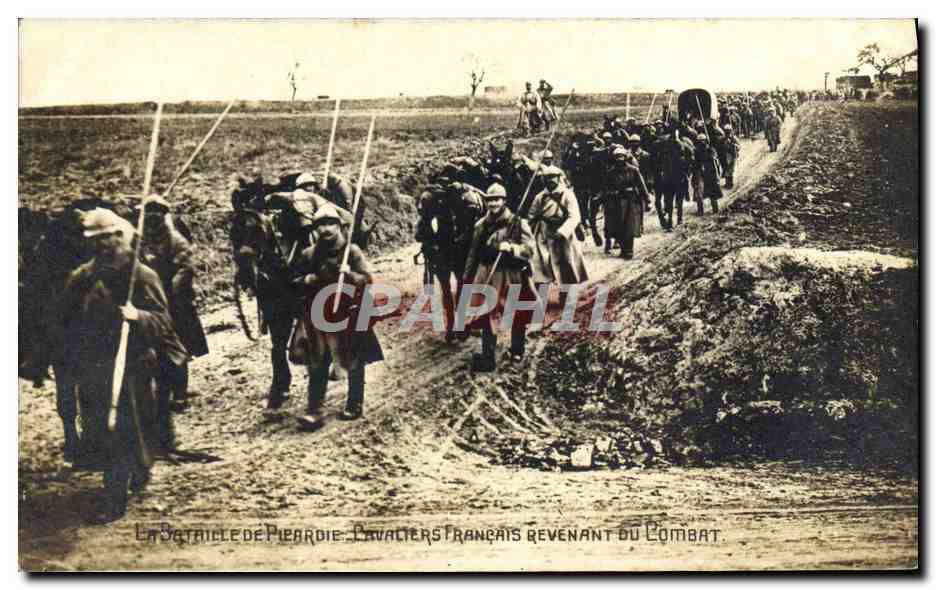 CPA Militaria La bataille de Picardie Cavaliers Francais revenant au combat 