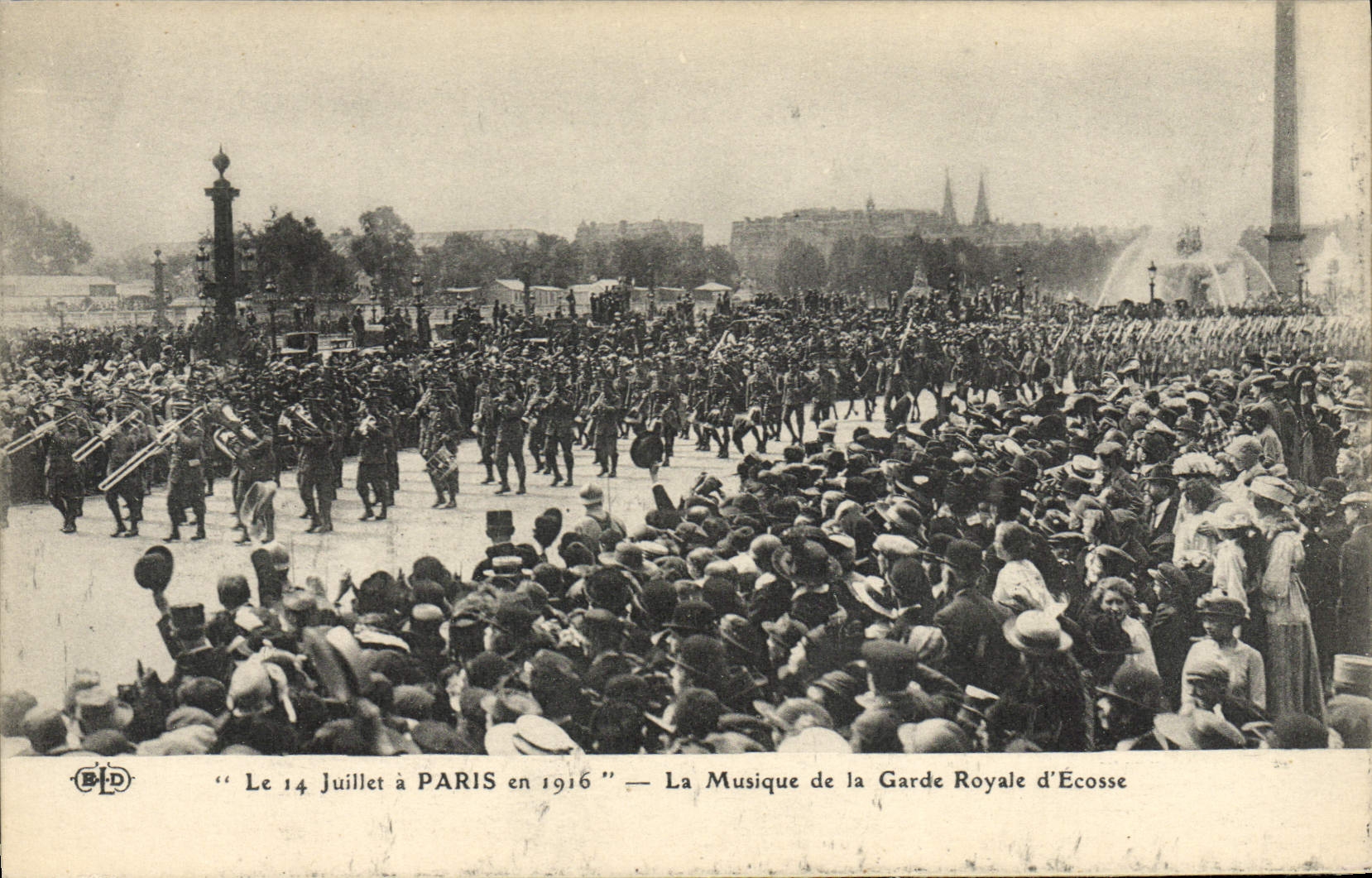 El 14 de julio en PARIS en 1916 — La Música de la Guardia Real Escocesa
