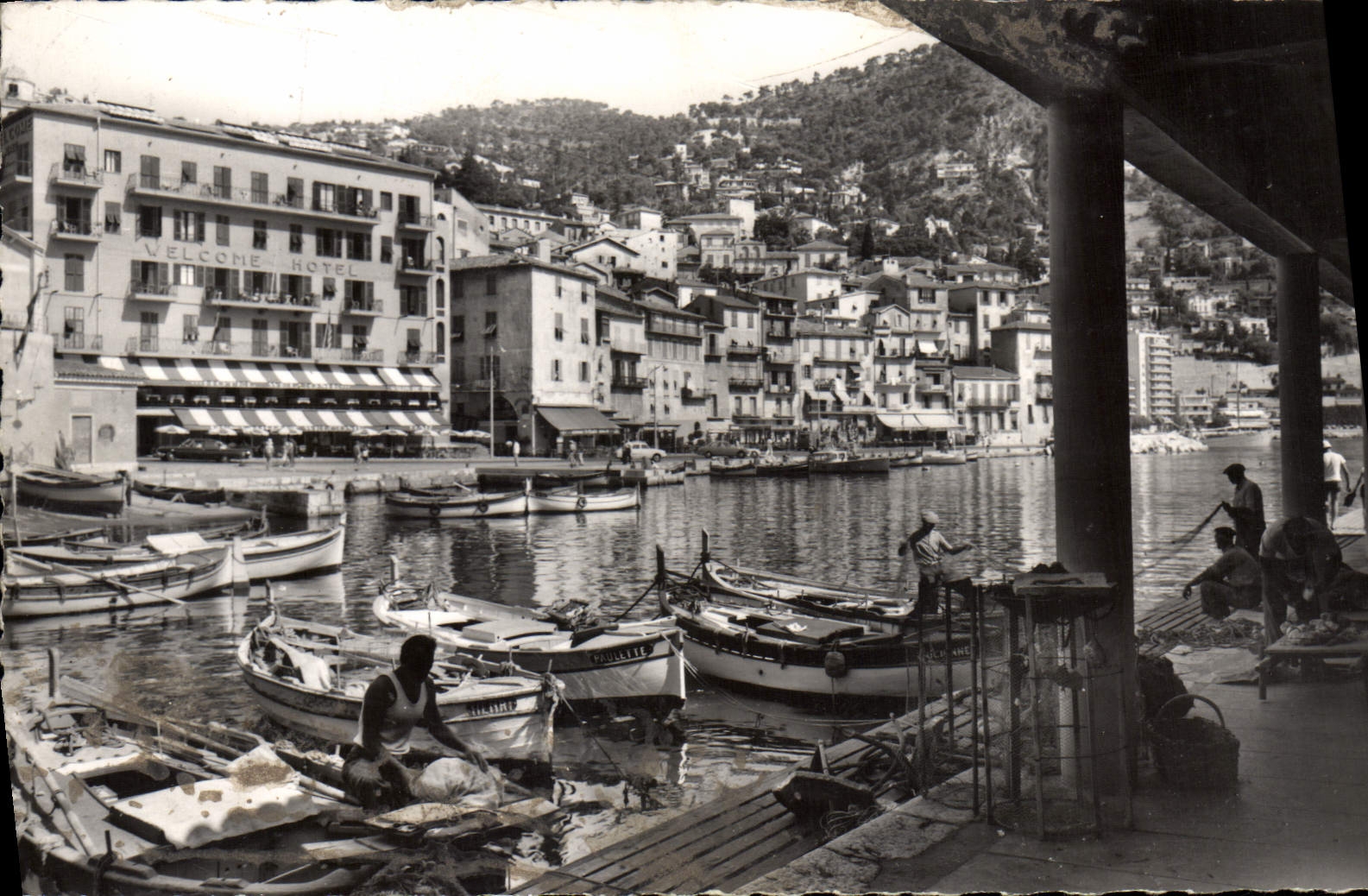 Villefranche-sur-Mer — port et hôtel Welcome — Les Éditions Française