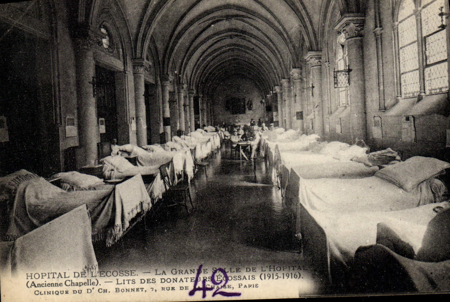 Hôpital de l'Écosse — La Grande Salle de l'Hôpital (Ancienne Chapelle) — Lits des Donateurs Écossais (1915-1916) — Clinique du Dr Ch. Bonnet, 7, rue de la Chaise, Paris