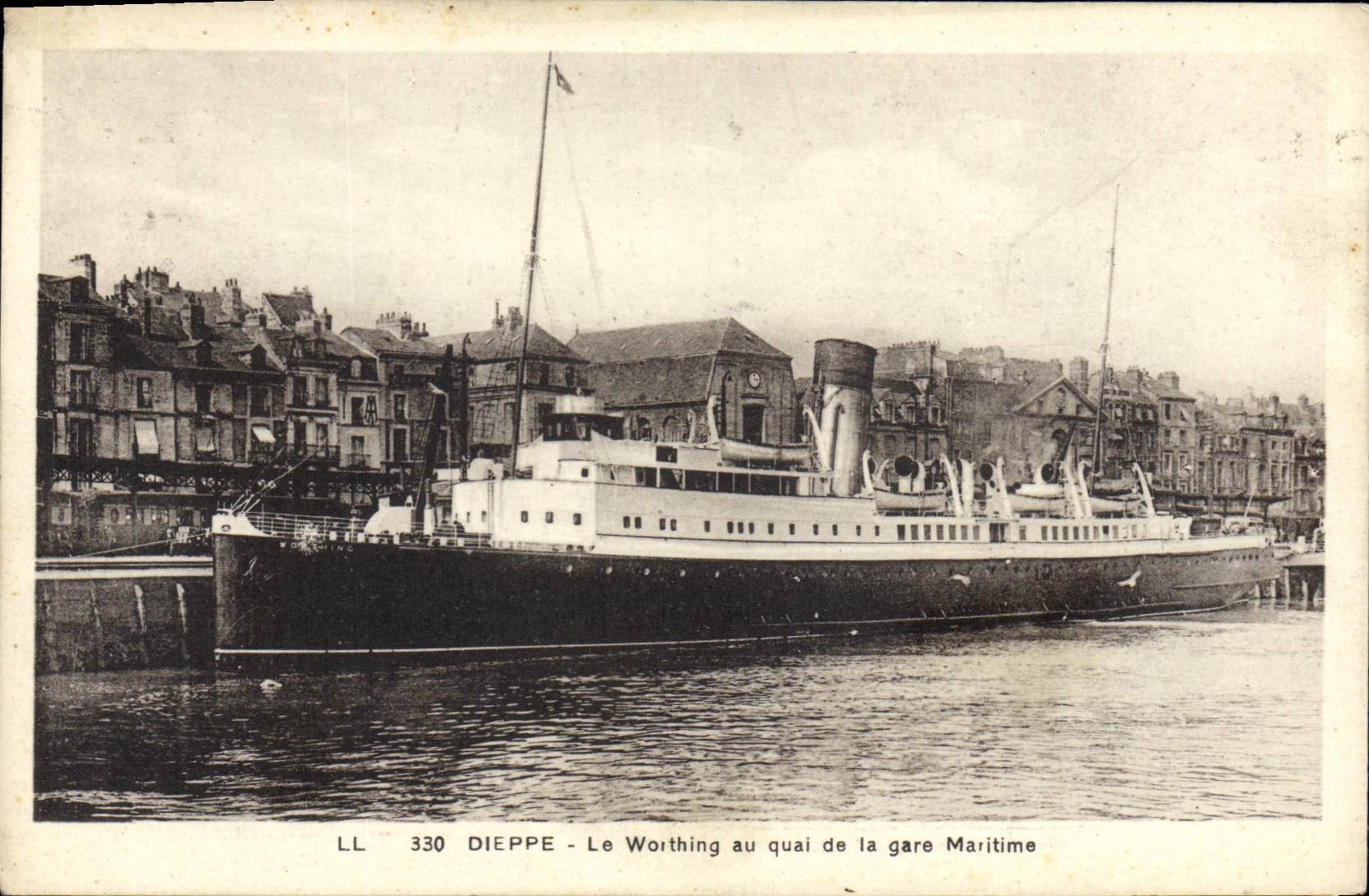 Dieppe — Le Worthing au quai de la gare Maritime — LL 330