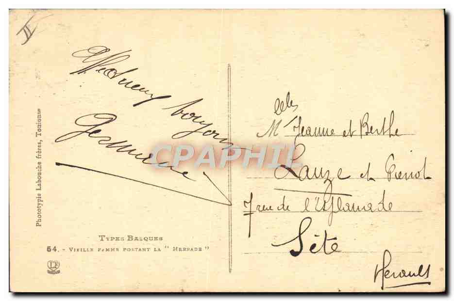CPA Folklore Types basques Vieille femme portant la Herrade — Rückseite